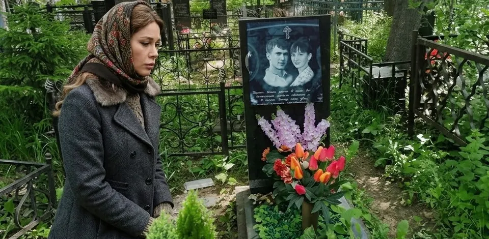 A widow came to her unfaithful husband’s grave to finally say everything she’d held inside. But an unexpected meeting at the headstone changed everything