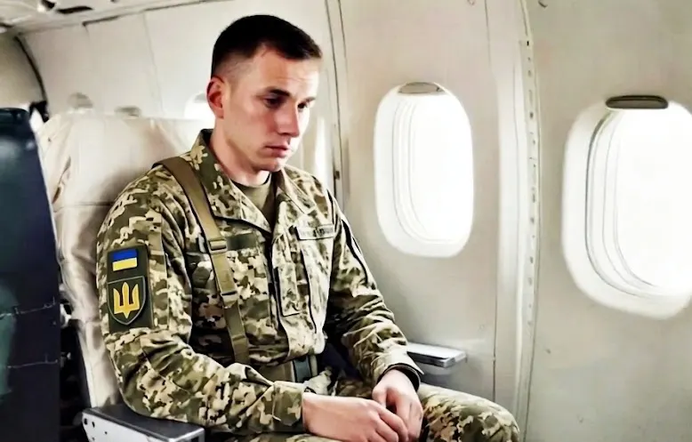 «Приберіть його від мене»: фатальна помилка пасажирки бізнес-класу, яка не впізнала свого сусіда