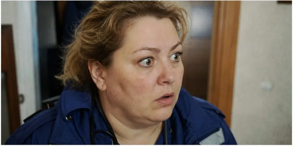 Фельдшерка приїхала до хворого хлопчика й загадала йому загадку, не чекаючи почути відповідь з іншої кімнати