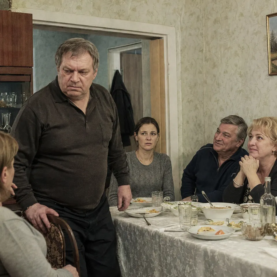 Батьки нареченого говорили англійською, певні, що батько дівчини їх не розуміє, але за вечерею сказали зайве